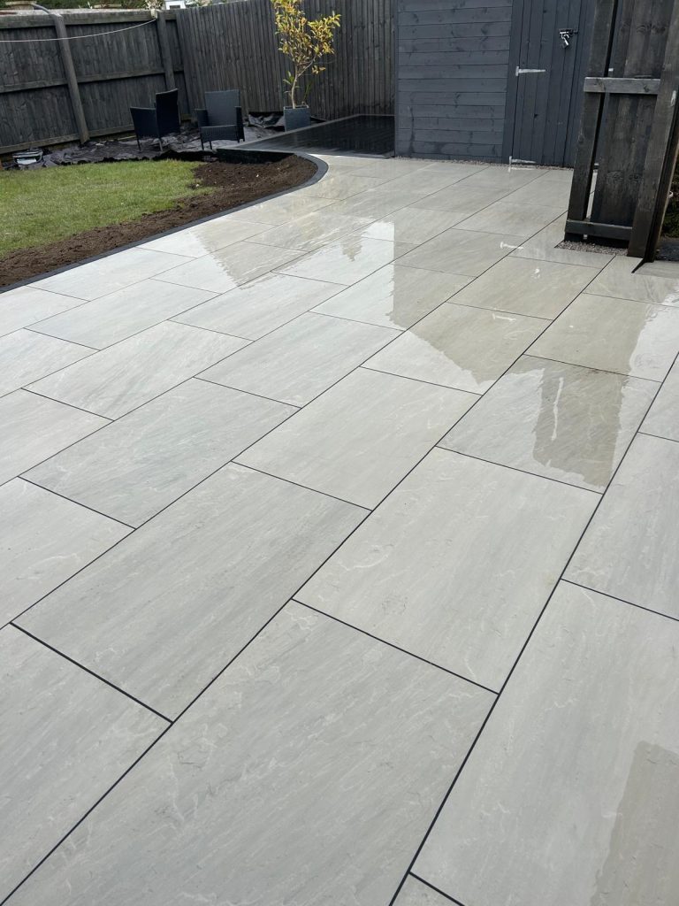 Porcelain Flags with Setts Edging & Composite Decking - photo 1