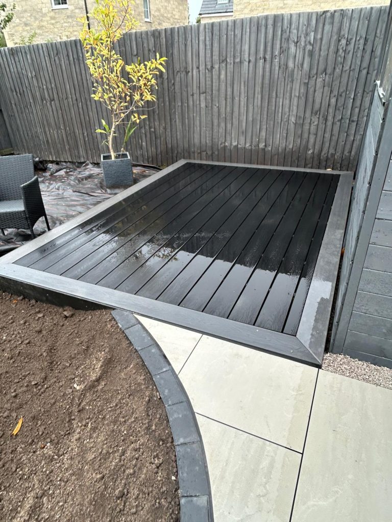 Porcelain Flags with Setts Edging & Composite Decking - photo 2